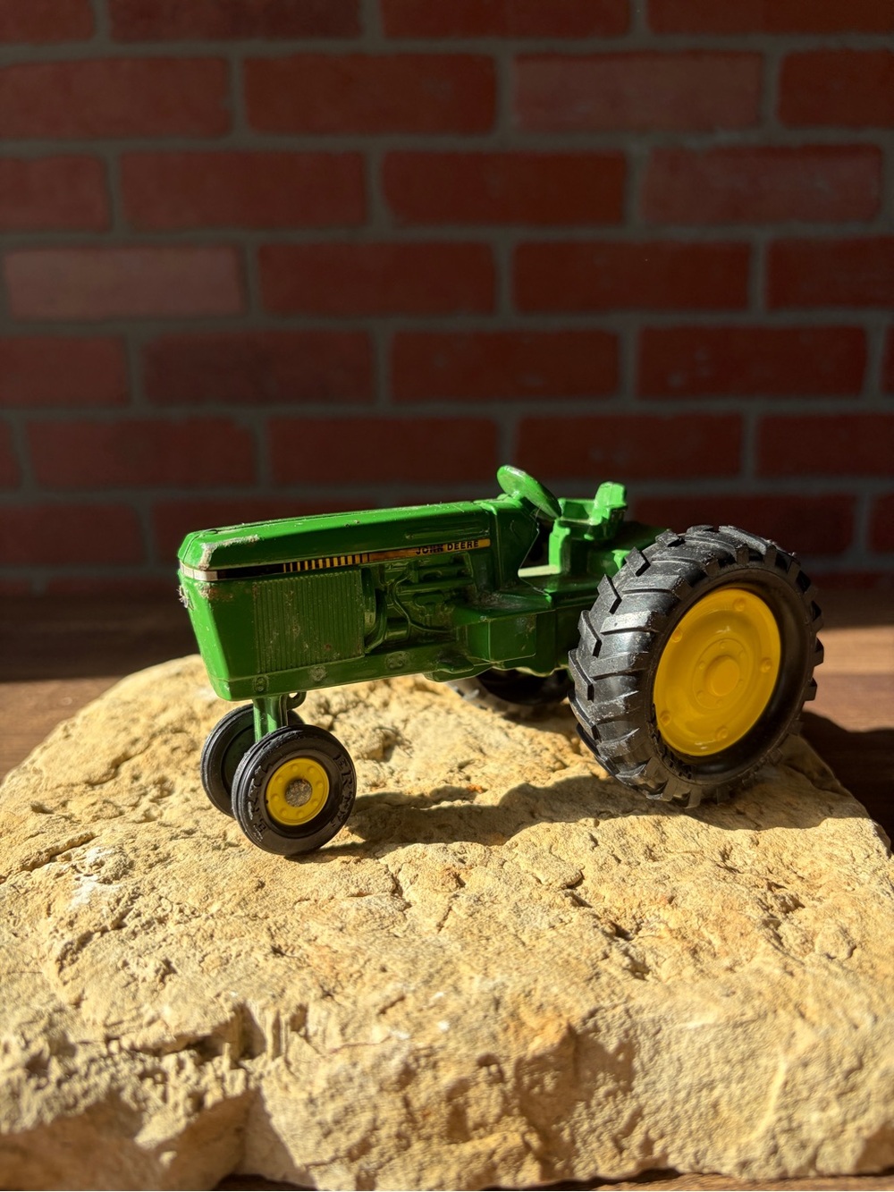 Vintage ERTL John Deere 4020 Narrow Front Die-Cast Tractor Farm Toy Collectible